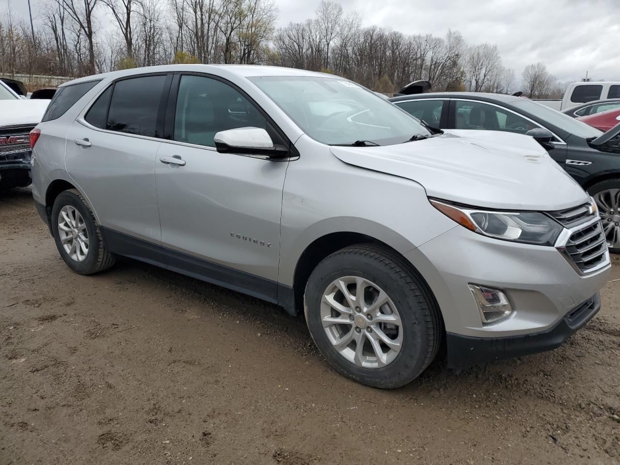 VIN 3GNAXUEV5KS523464 2019 CHEVROLET EQUINOX no.4