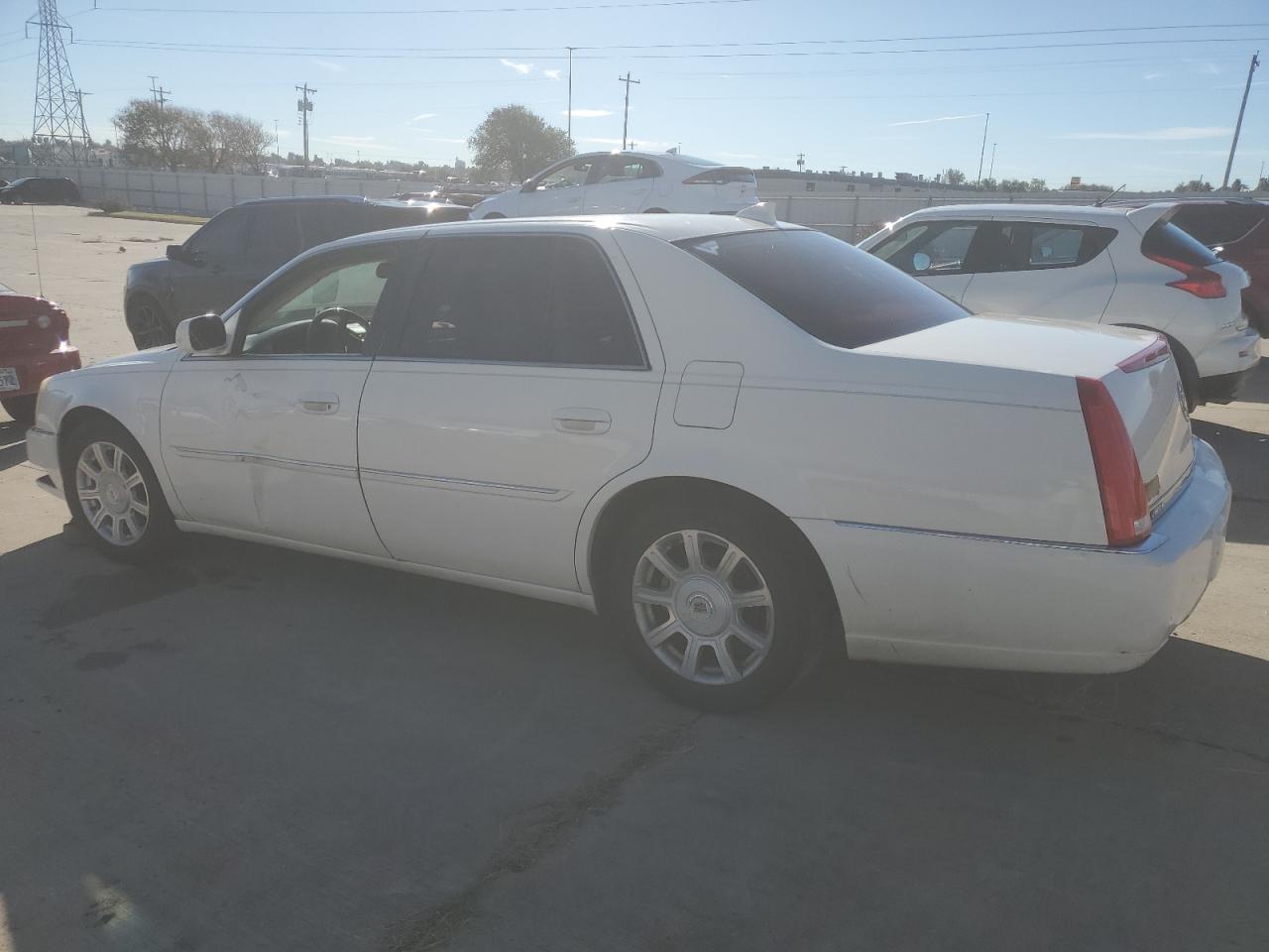 2010 Cadillac DTS - Image 2