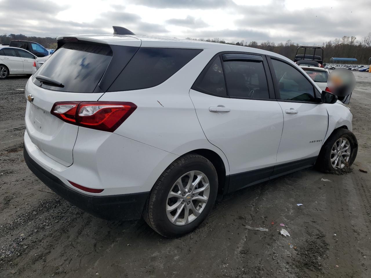 2020 Chevrolet Equinox - Image 3