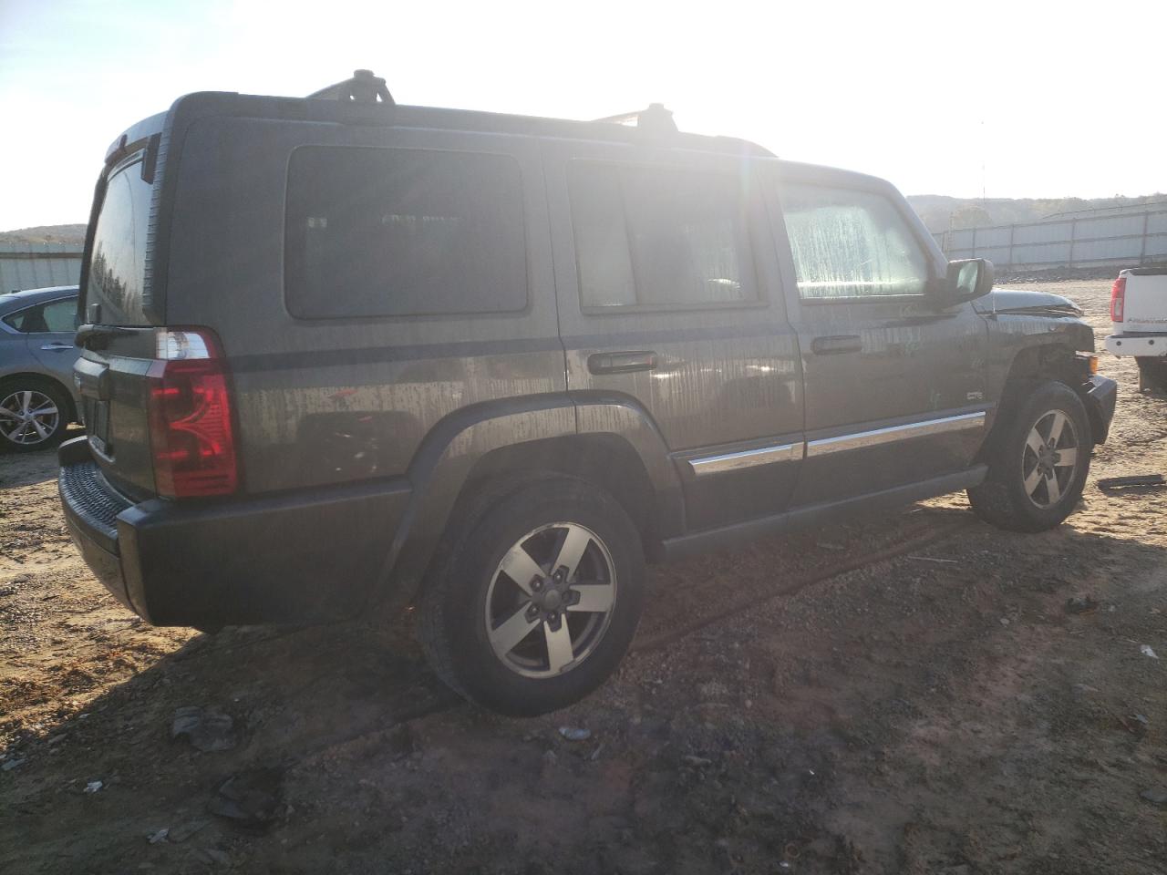 2006 Jeep Commander - Image 3