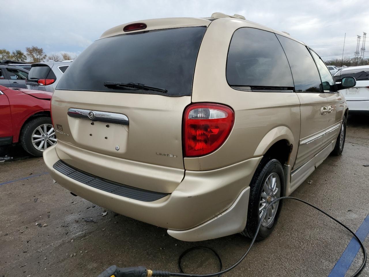 2001 Chrysler Town & Country - Image 3