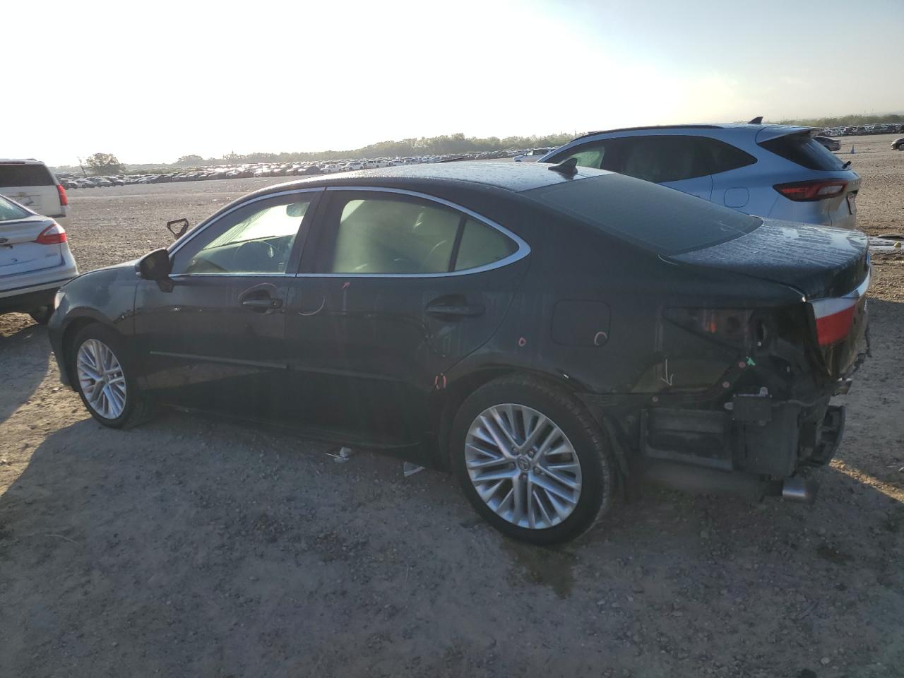 2014 Lexus ES - Image 2