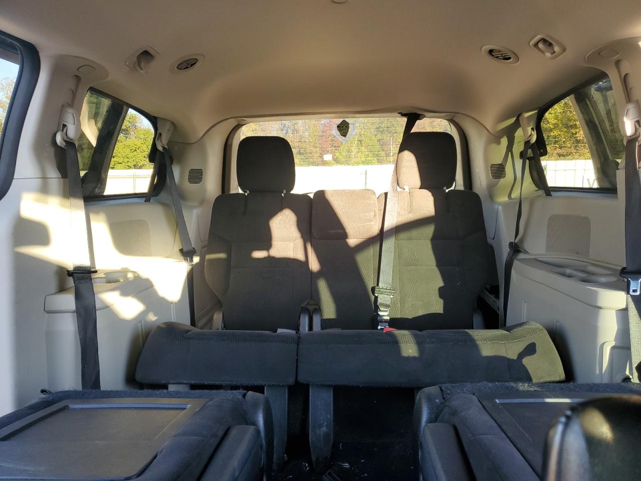 2017 Dodge Caravan - Image 10