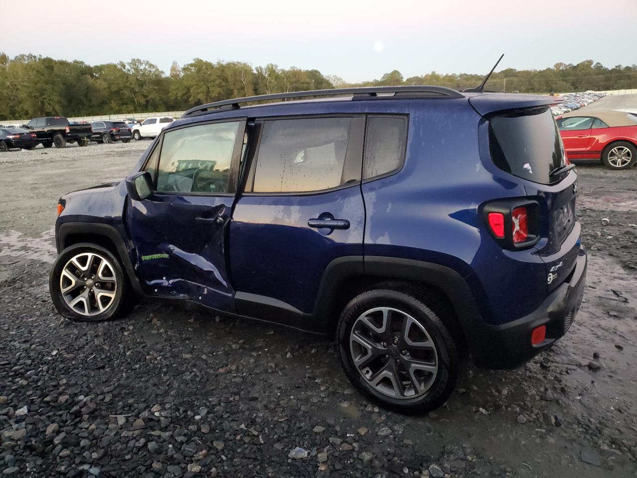 VIN ZACCJBBB2HPG58994 2017 JEEP RENEGADE no.2