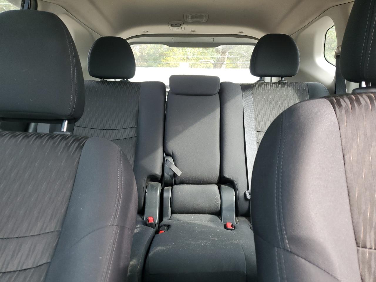2018 Nissan Rogue - Image 10