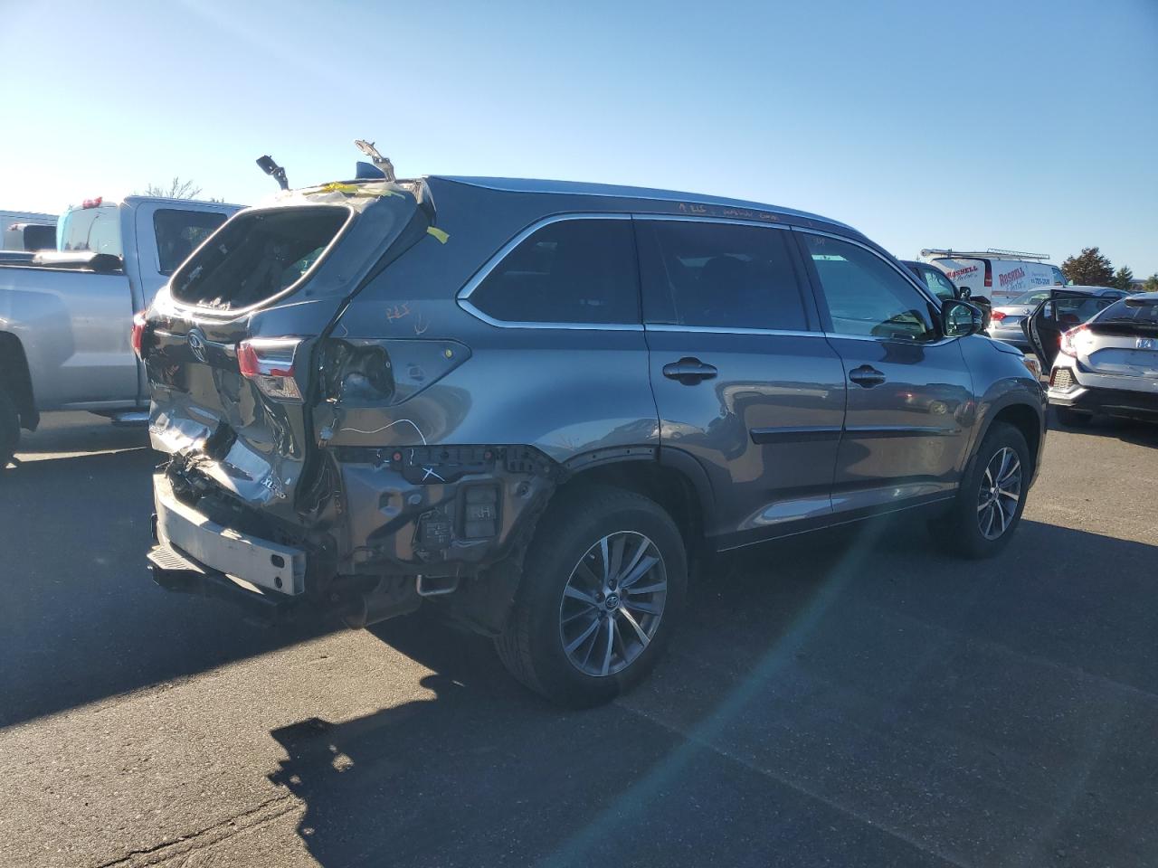 VIN 5TDJZRFH0HS520848 2017 TOYOTA HIGHLANDER no.3