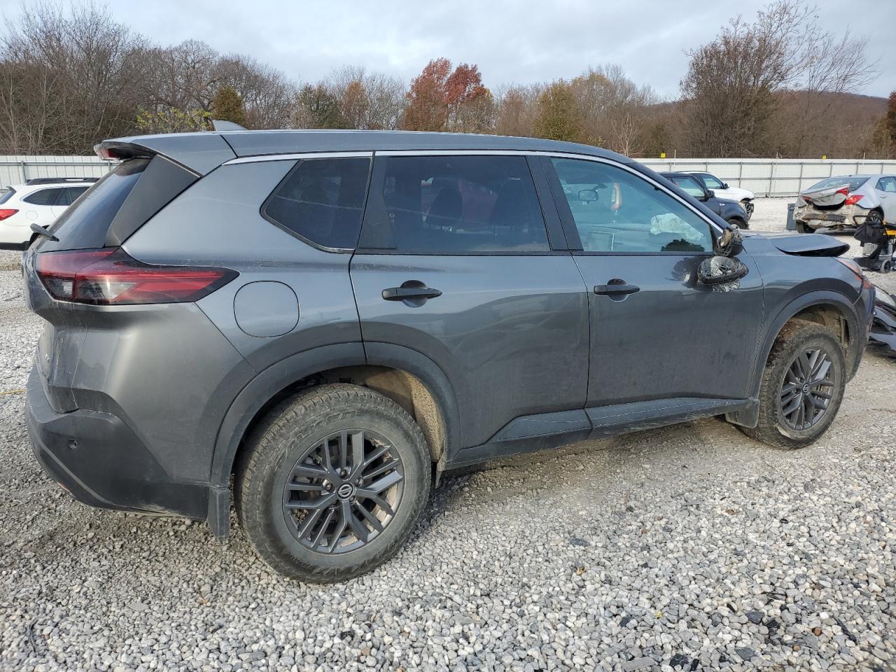2021 Nissan Rogue - Image 3
