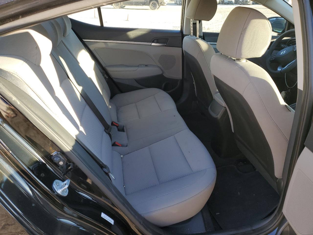 2019 Hyundai Elantra - Image 10