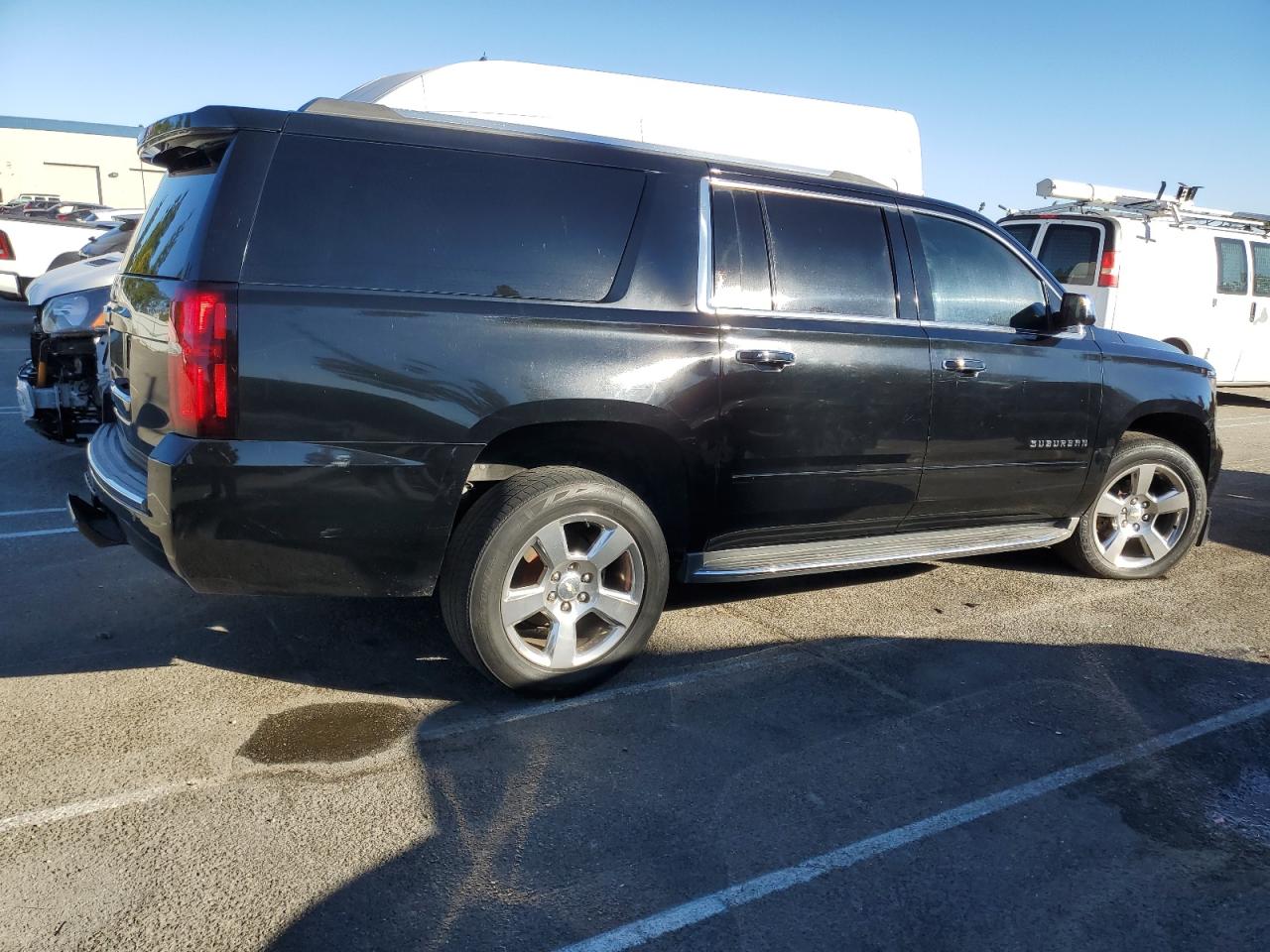 VIN 1GNSCJKC3HR126011 2017 CHEVROLET SUBURBAN no.3