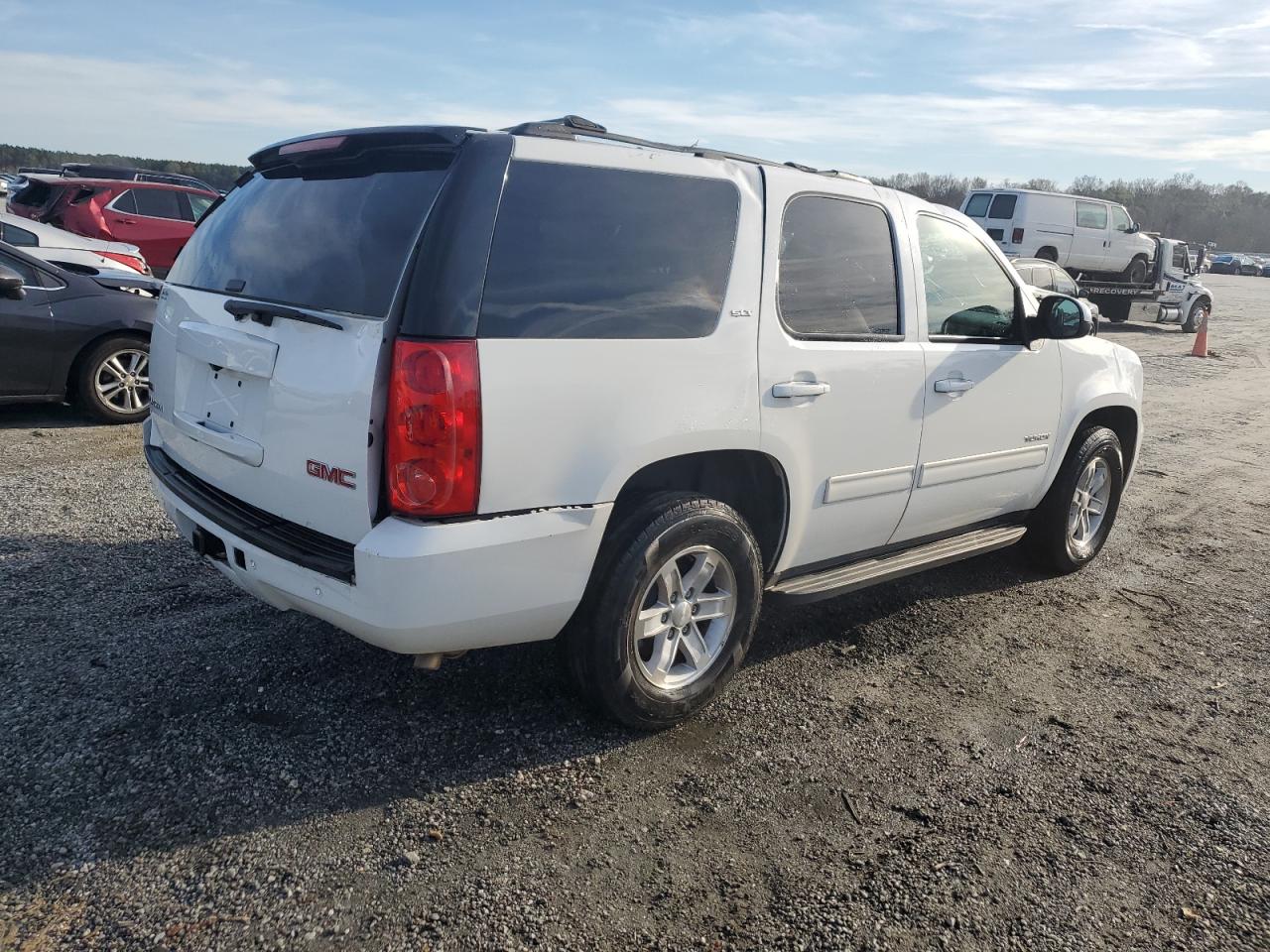 2010 GMC Yukon - Image 3