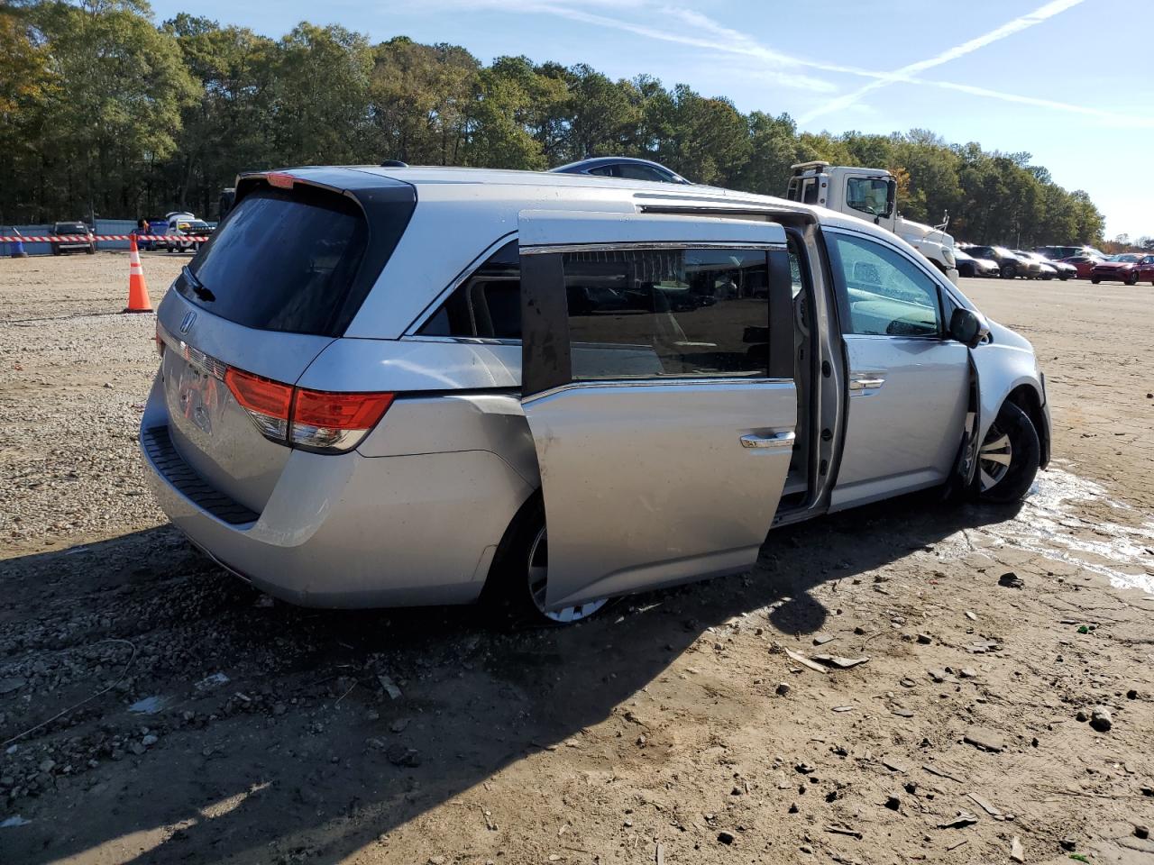 2015 Honda Odyssey - Image 3