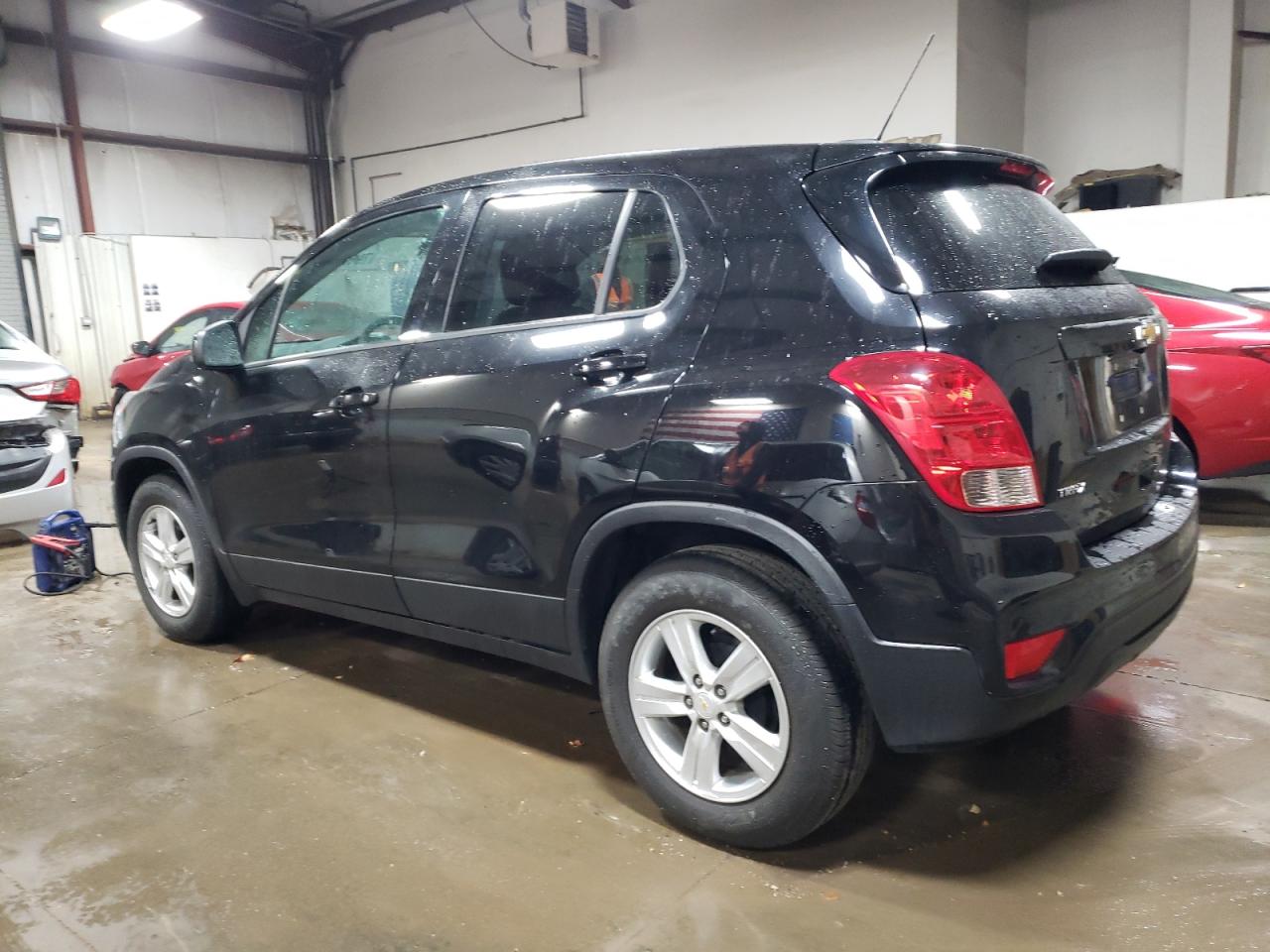 KL7CJKSB2LB327252 2020 CHEVROLET TRAX - Image 2