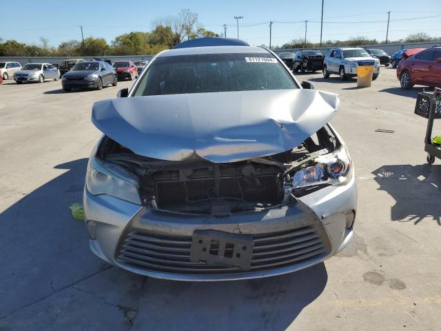  TOYOTA CAMRY 2015 Srebrny