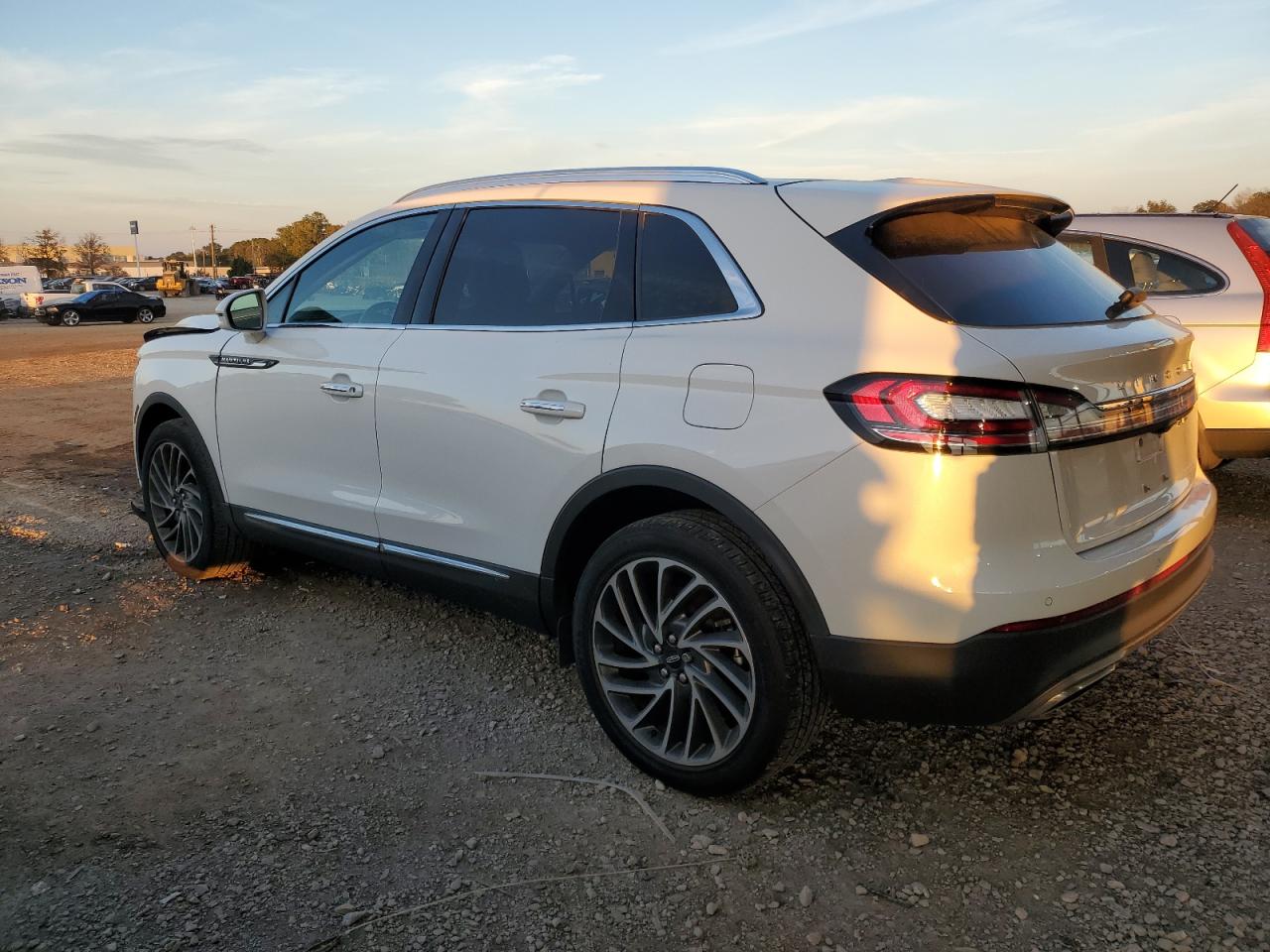 2020 Lincoln Nautilus - Image 2