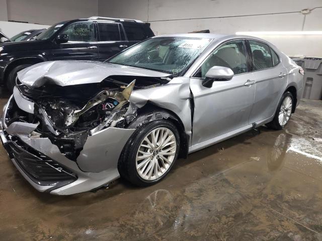  TOYOTA CAMRY 2019 Srebrny