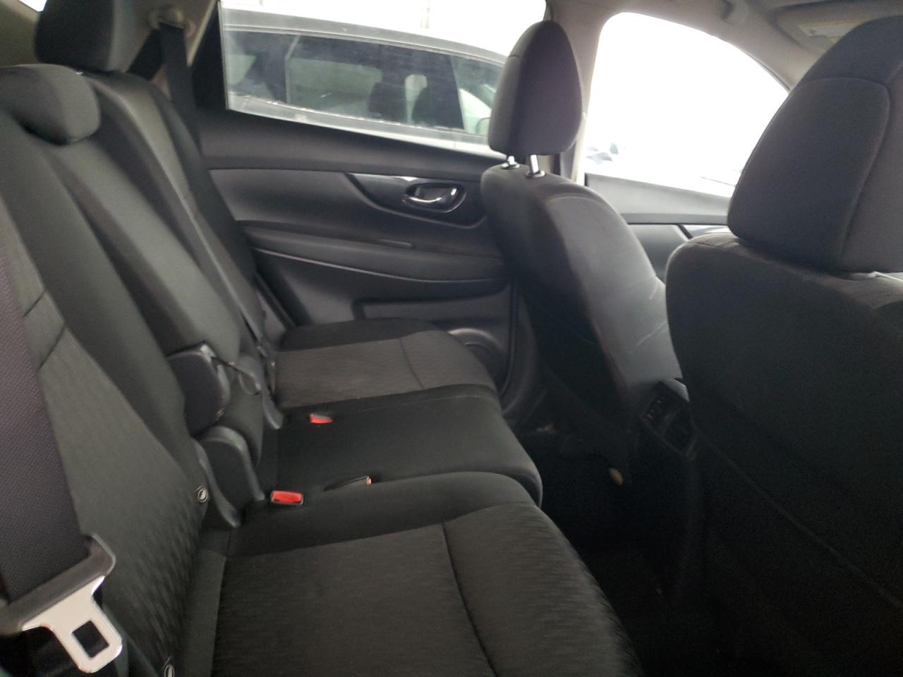 2018 Nissan Rogue - Image 11