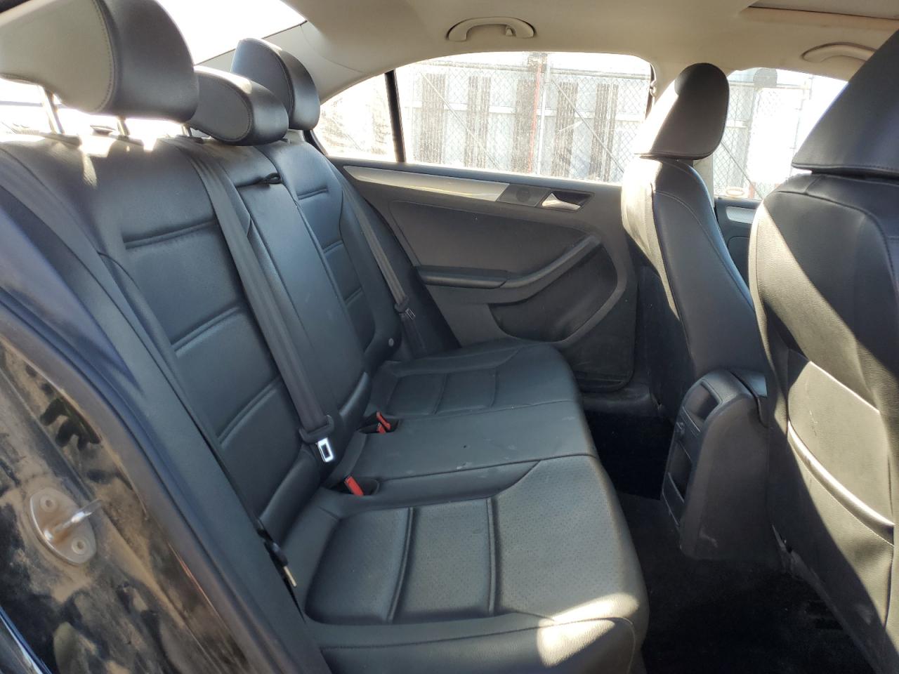 2018 Volkswagen Jetta - Image 11