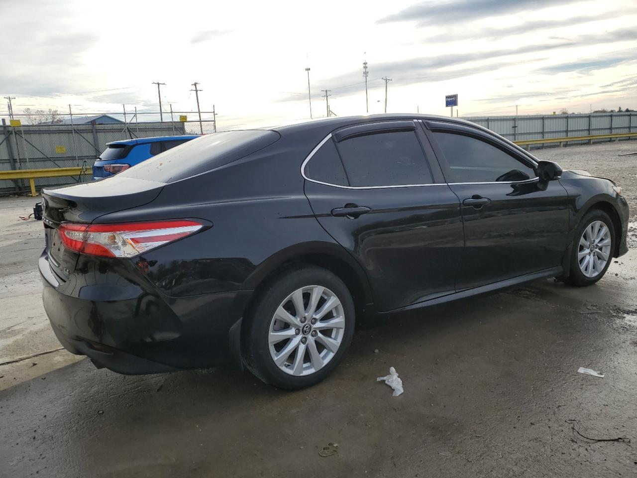 VIN 4T1B11HKXJU159017 2018 TOYOTA CAMRY no.3