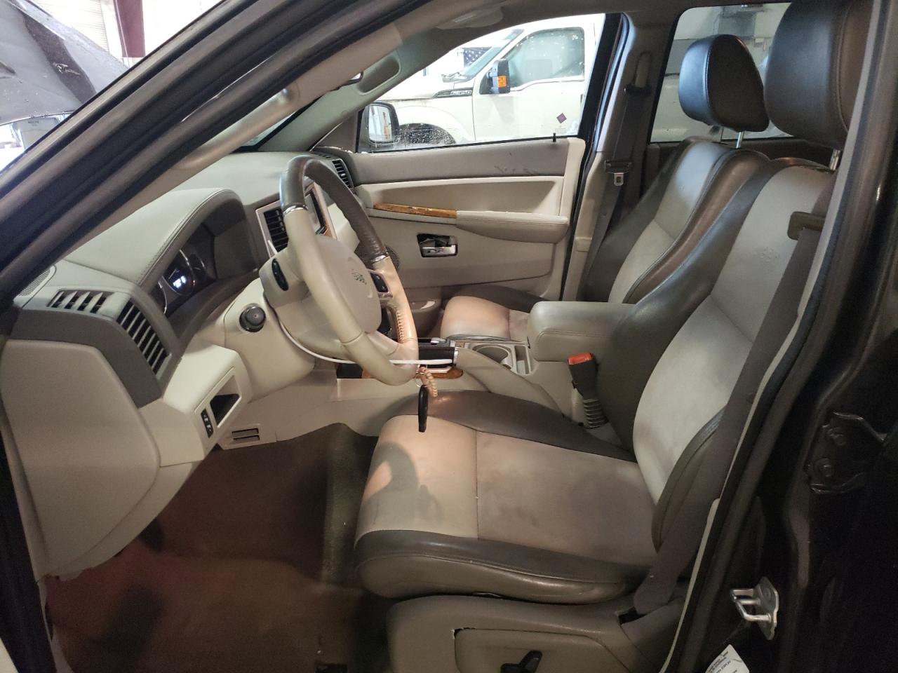 2010 Jeep Grand Cherokee - Image 7