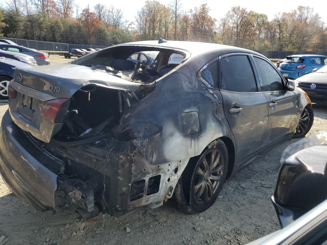 2016 Infiniti Q70 - Image 3