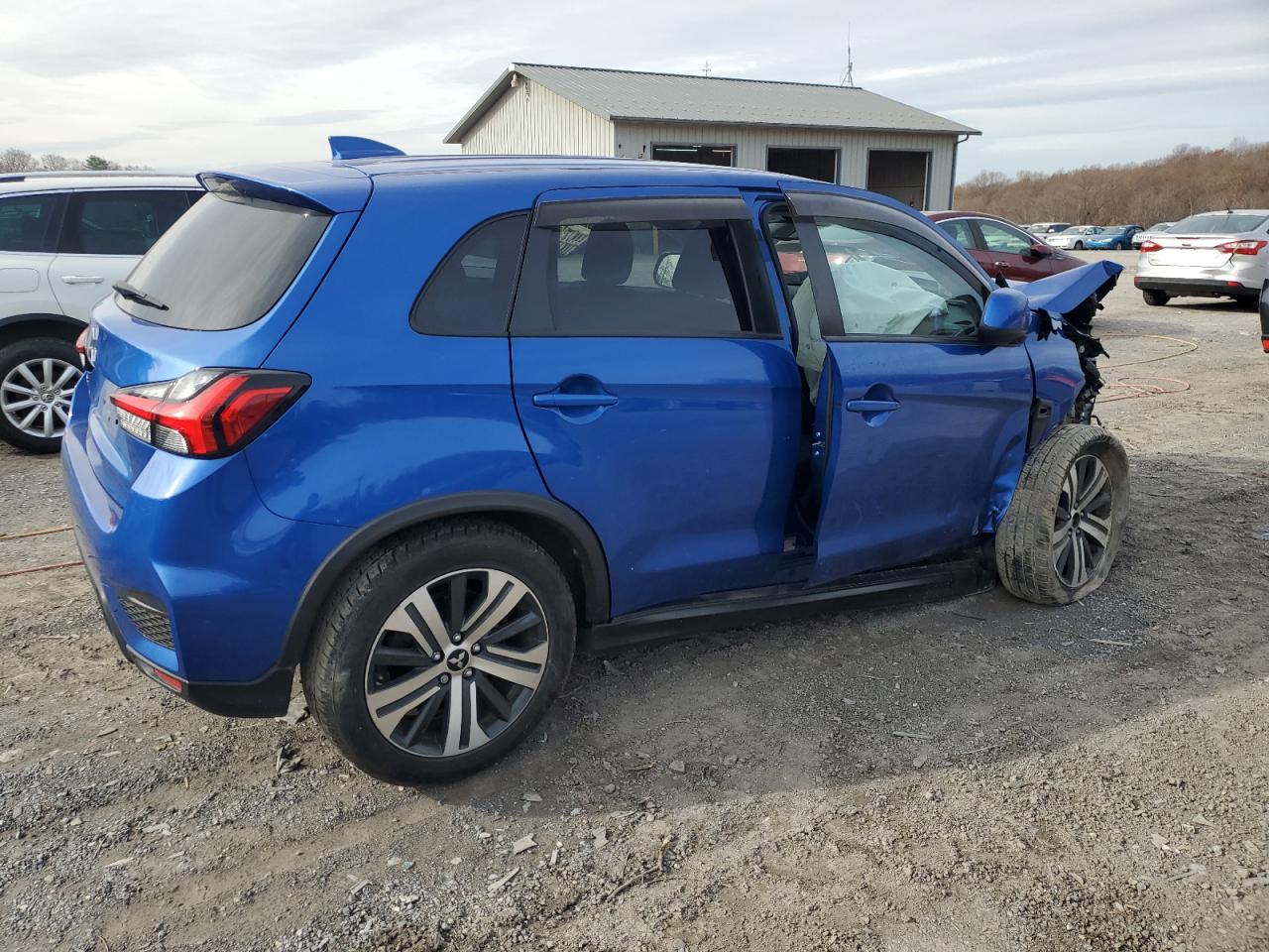 2021 Mitsubishi Outlander - Image 3