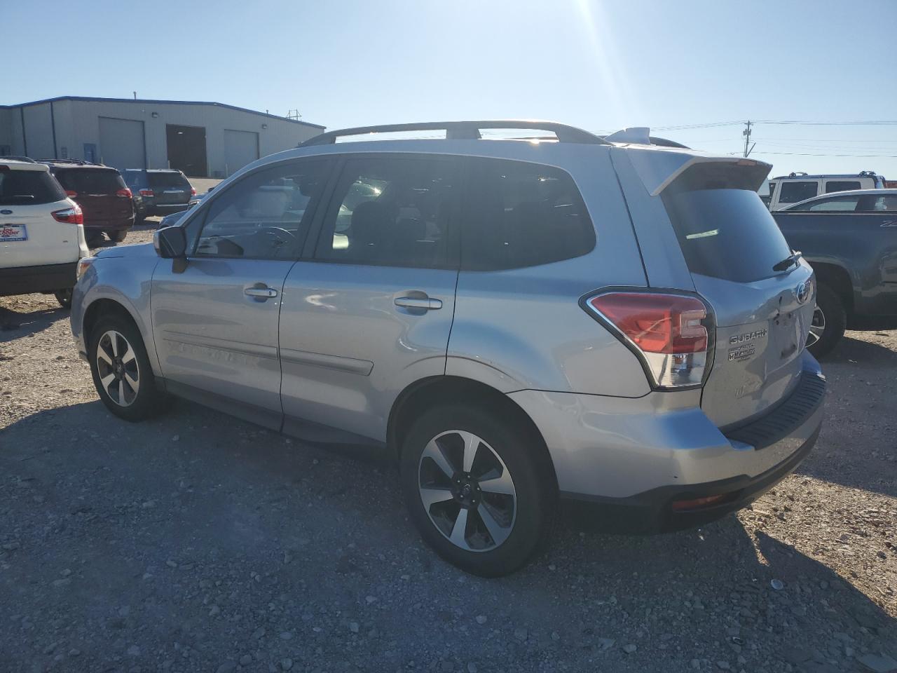 VIN JF2SJAGC9JH588156 2018 SUBARU FORESTER no.2