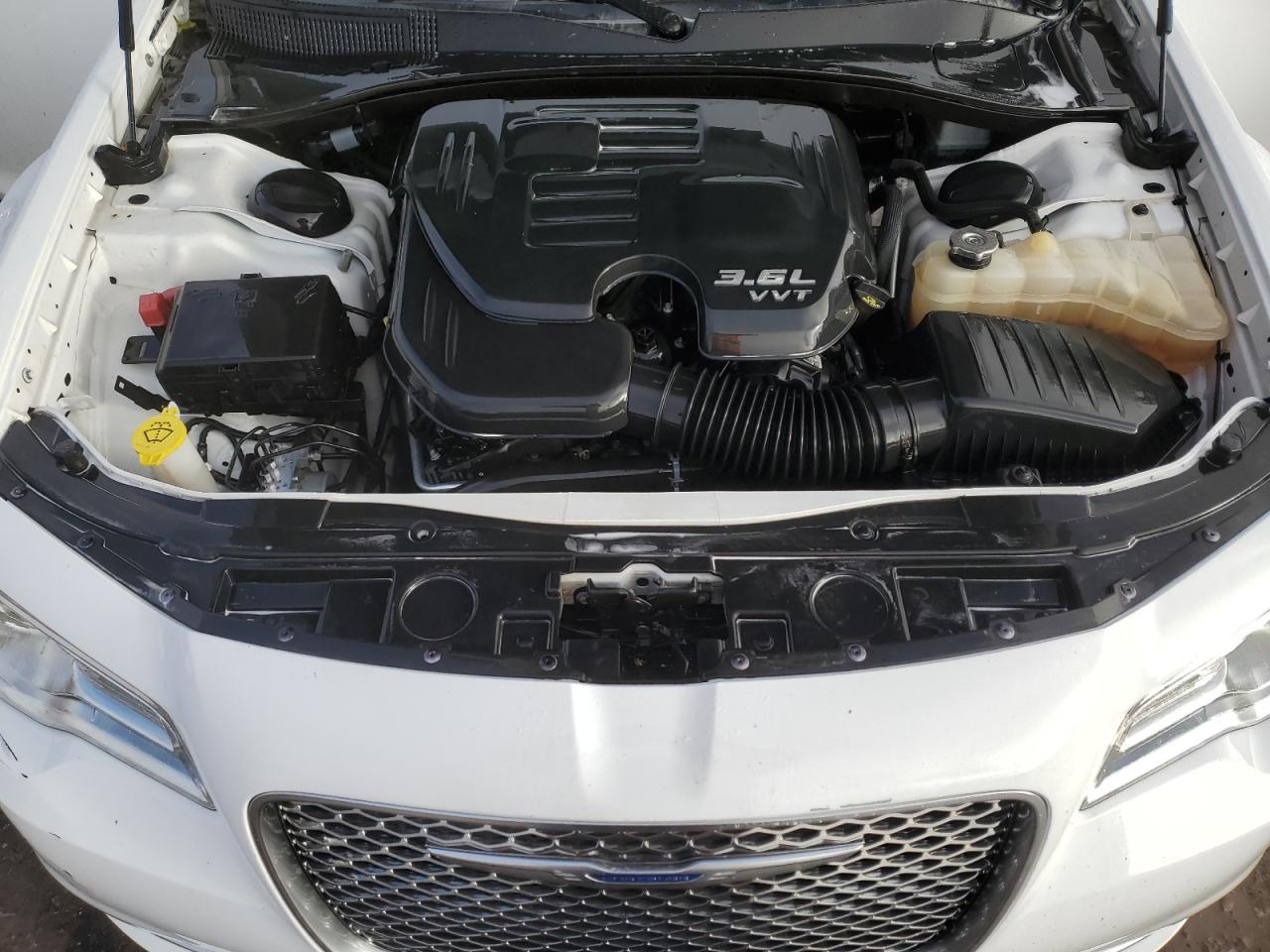 2021 Chrysler 300 - Image 11