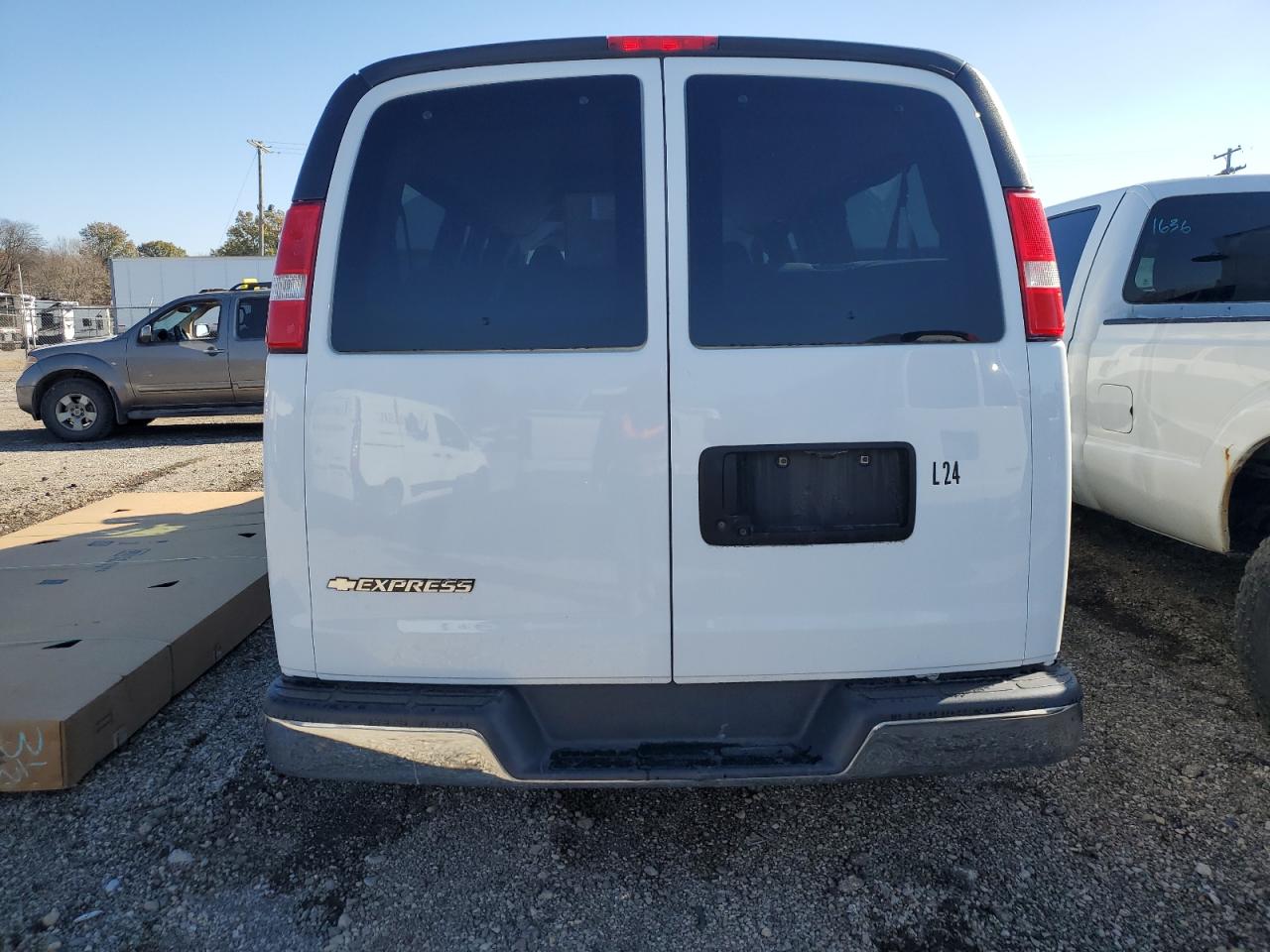 2018 Chevrolet Express - Image 6