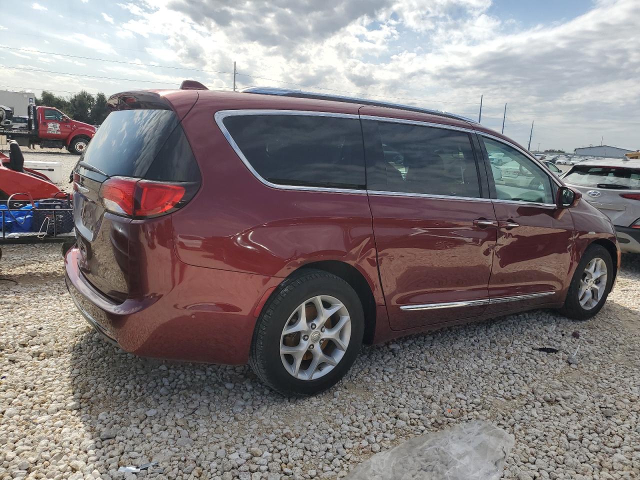 2017 Chrysler Pacifica - Image 3
