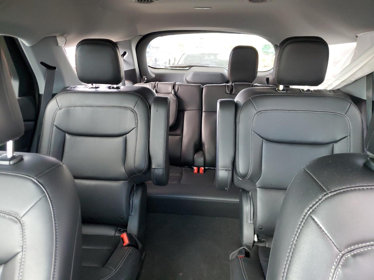 2023 Ford Explorer - Image 10