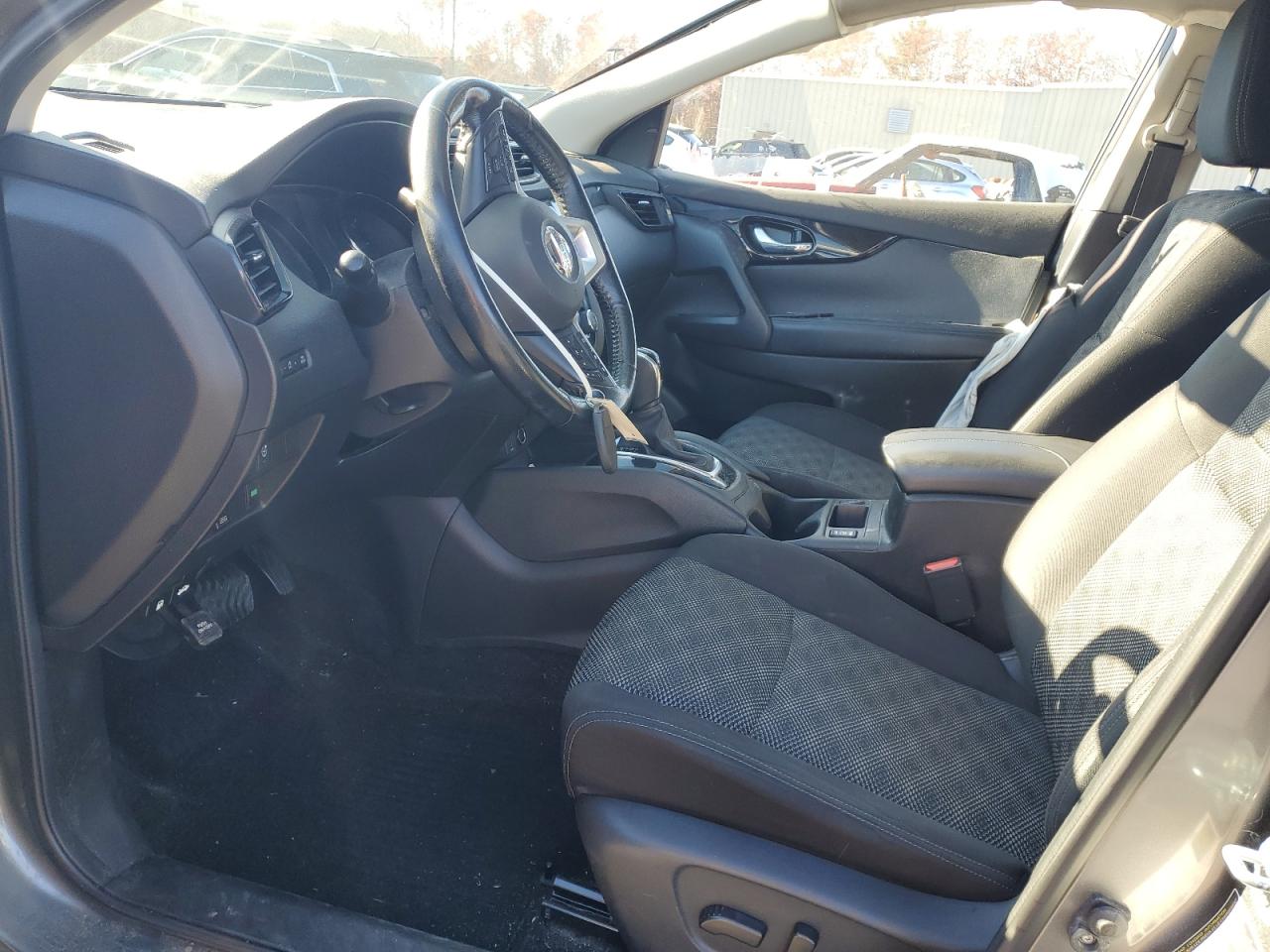 2018 Nissan Rogue - Image 7