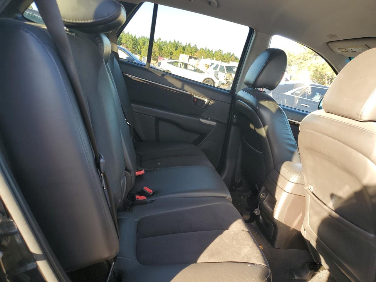 2010 Hyundai Santa Fe - Image 10