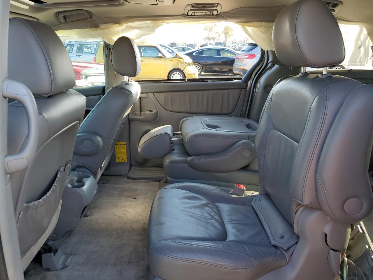 2010 Toyota Sienna - Image 11