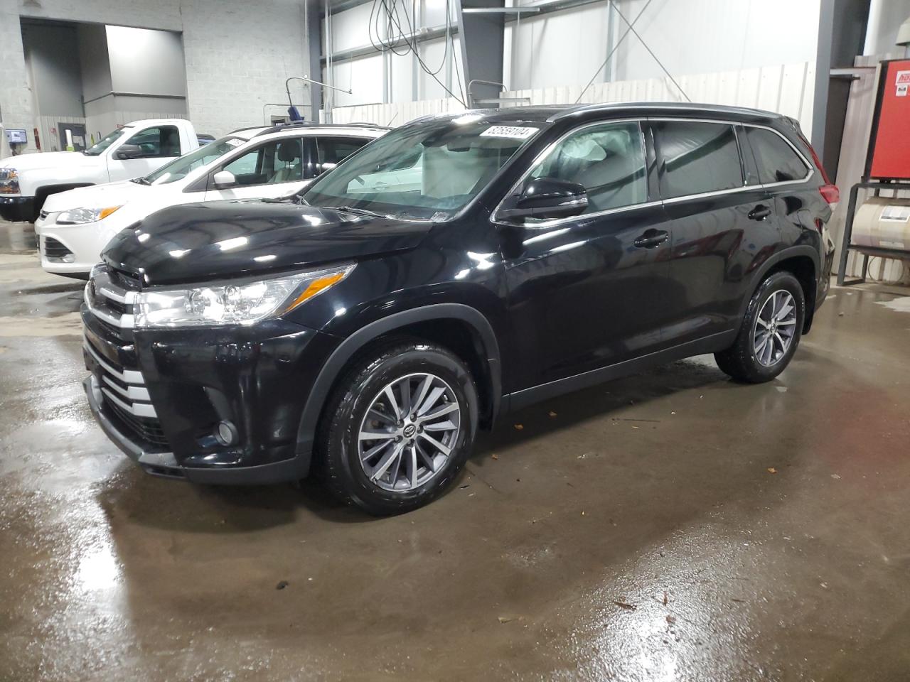 2019 Toyota Highlander - Image 1