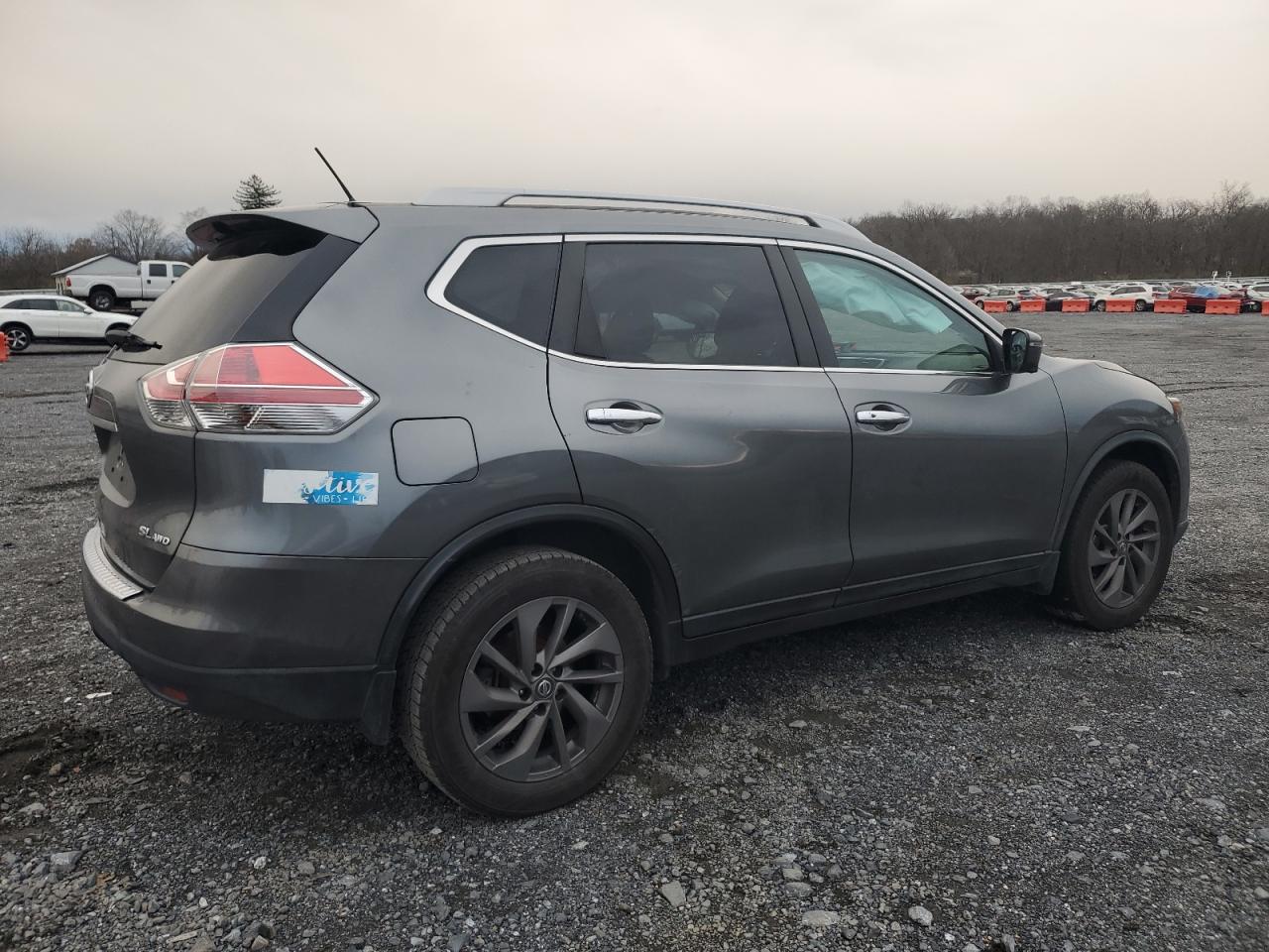 2016 Nissan Rogue - Image 3