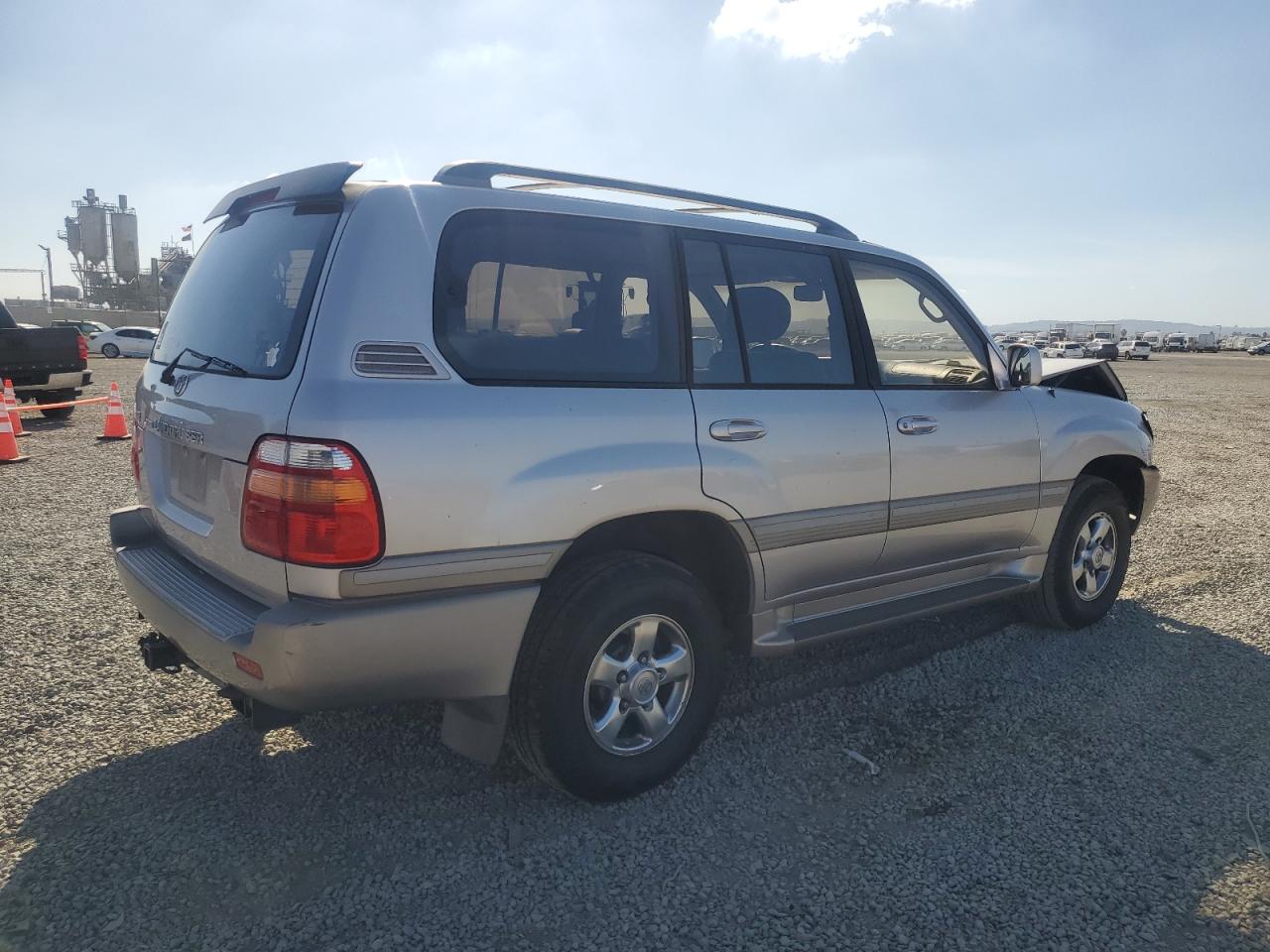 2002 Toyota Land Cruiser - Image 3