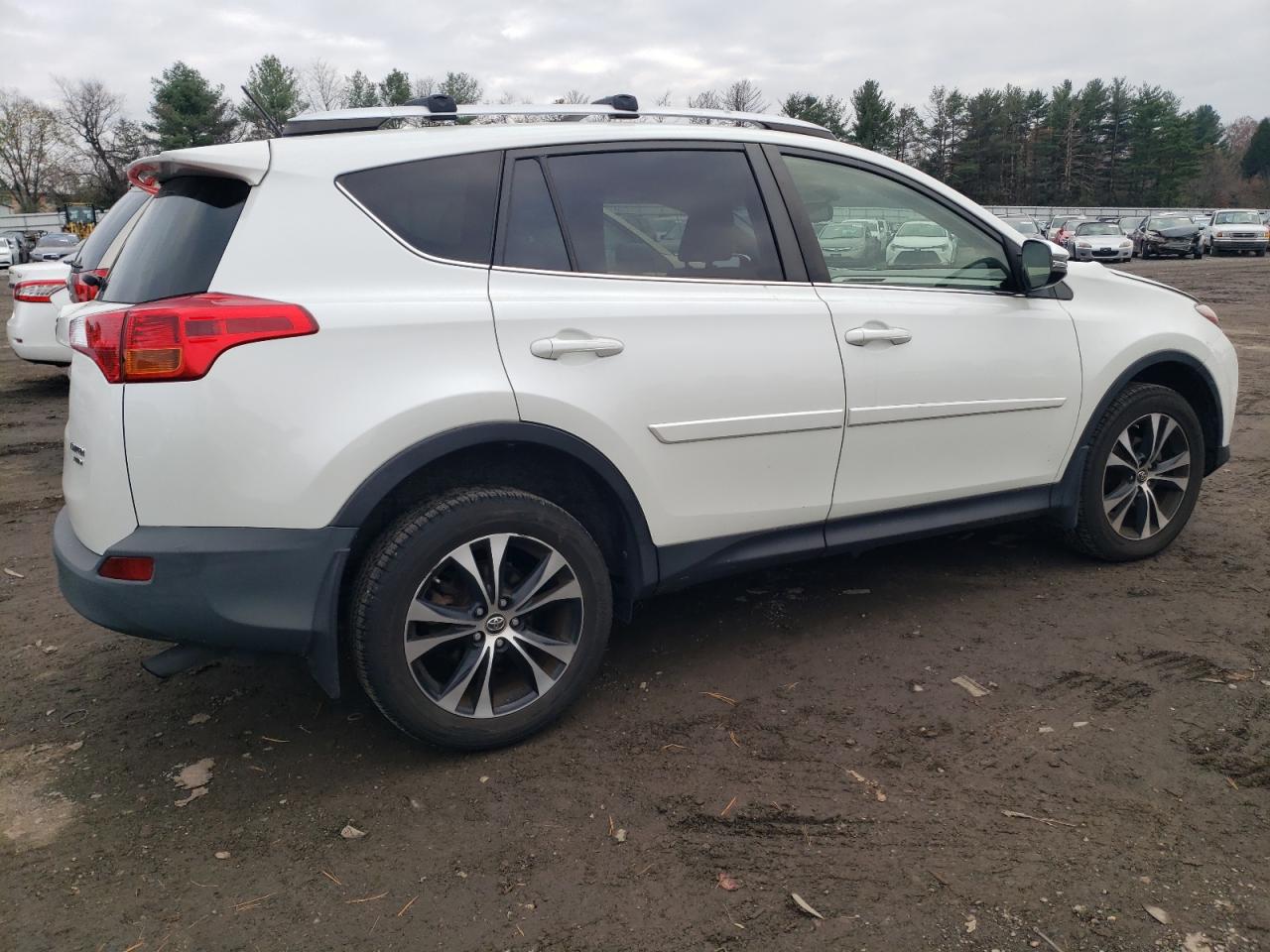 VIN JTMDFREV9FD155785 2015 TOYOTA RAV4 no.3