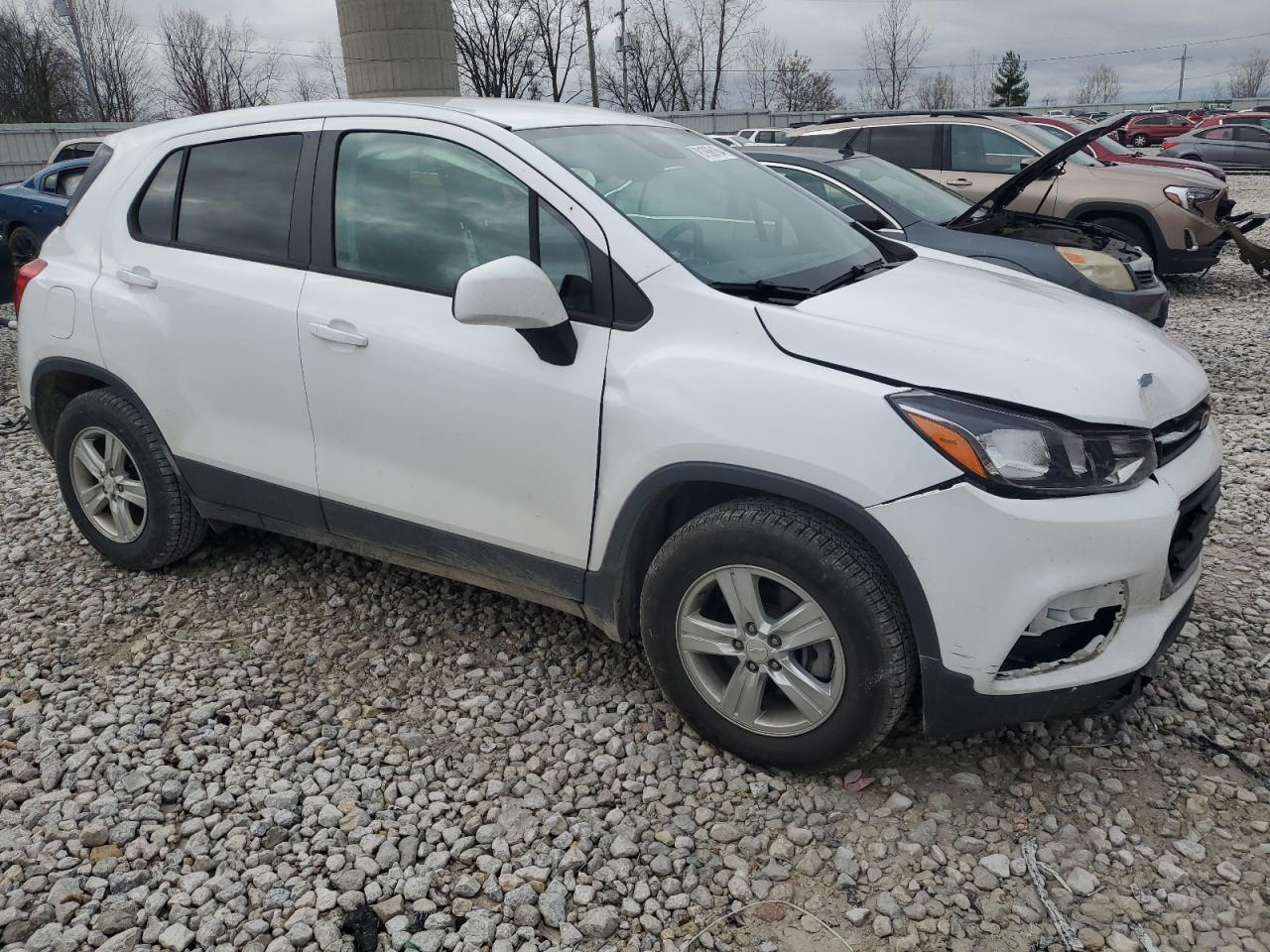 VIN 3GNCJKSB5KL325602 2019 CHEVROLET TRAX no.4