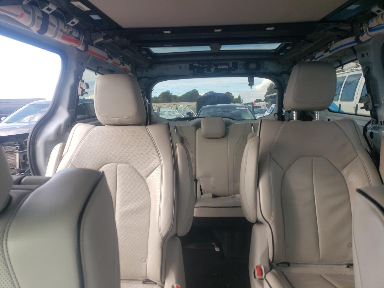 2019 Chrysler Pacifica - Image 10