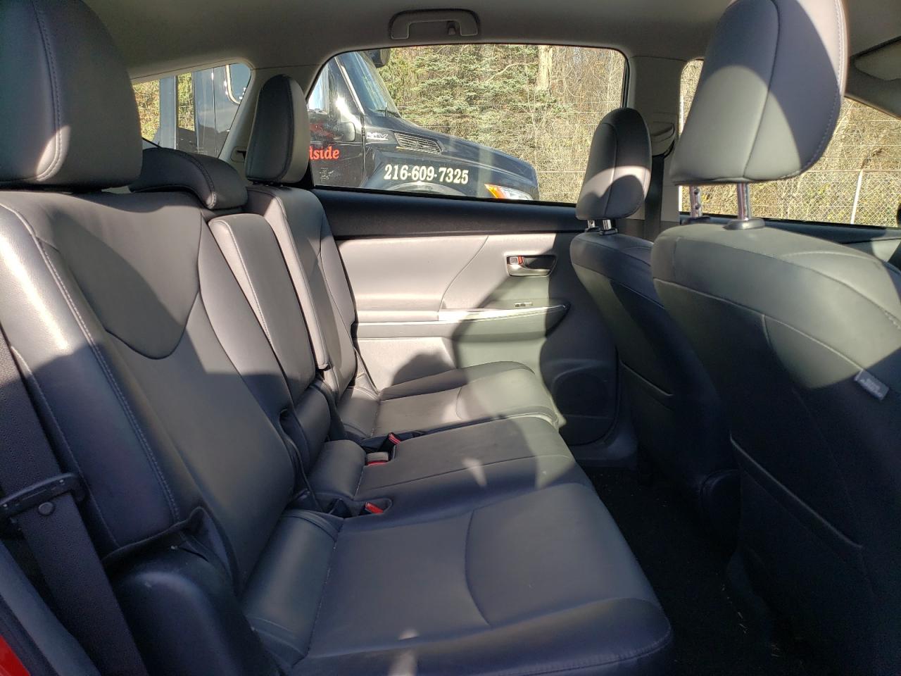 2012 Toyota Prius - Image 11