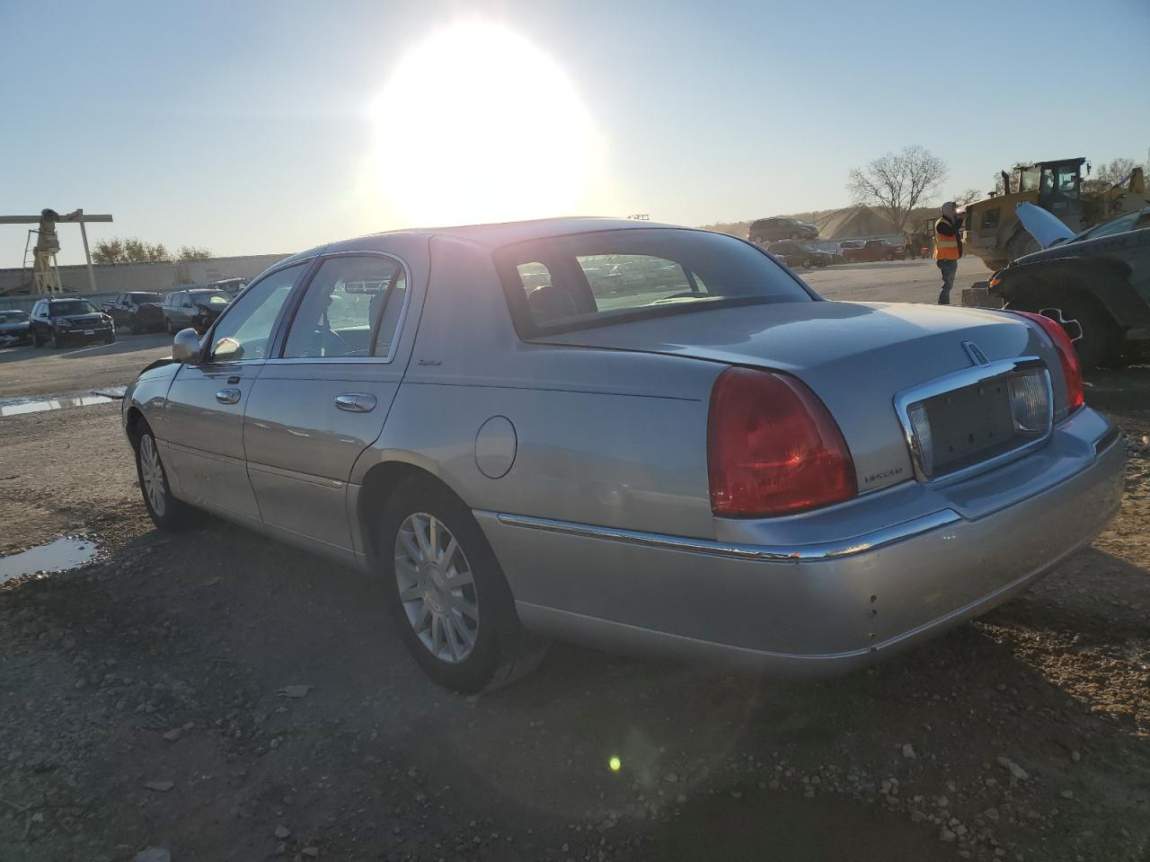 2007 Lincoln Town Car - Image 2