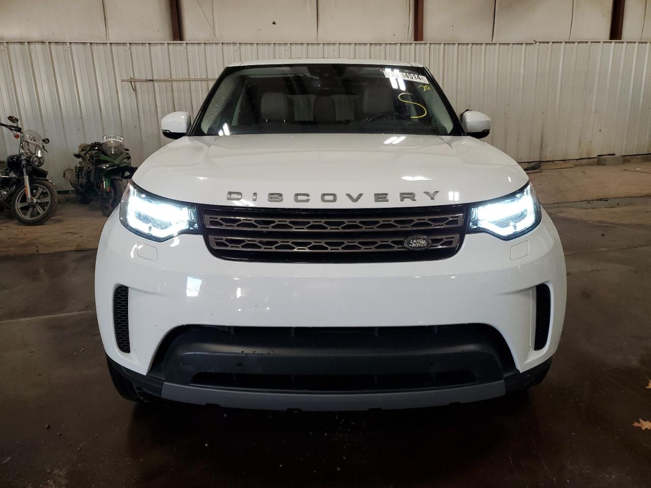 2020 Land Rover Discovery - Image 5