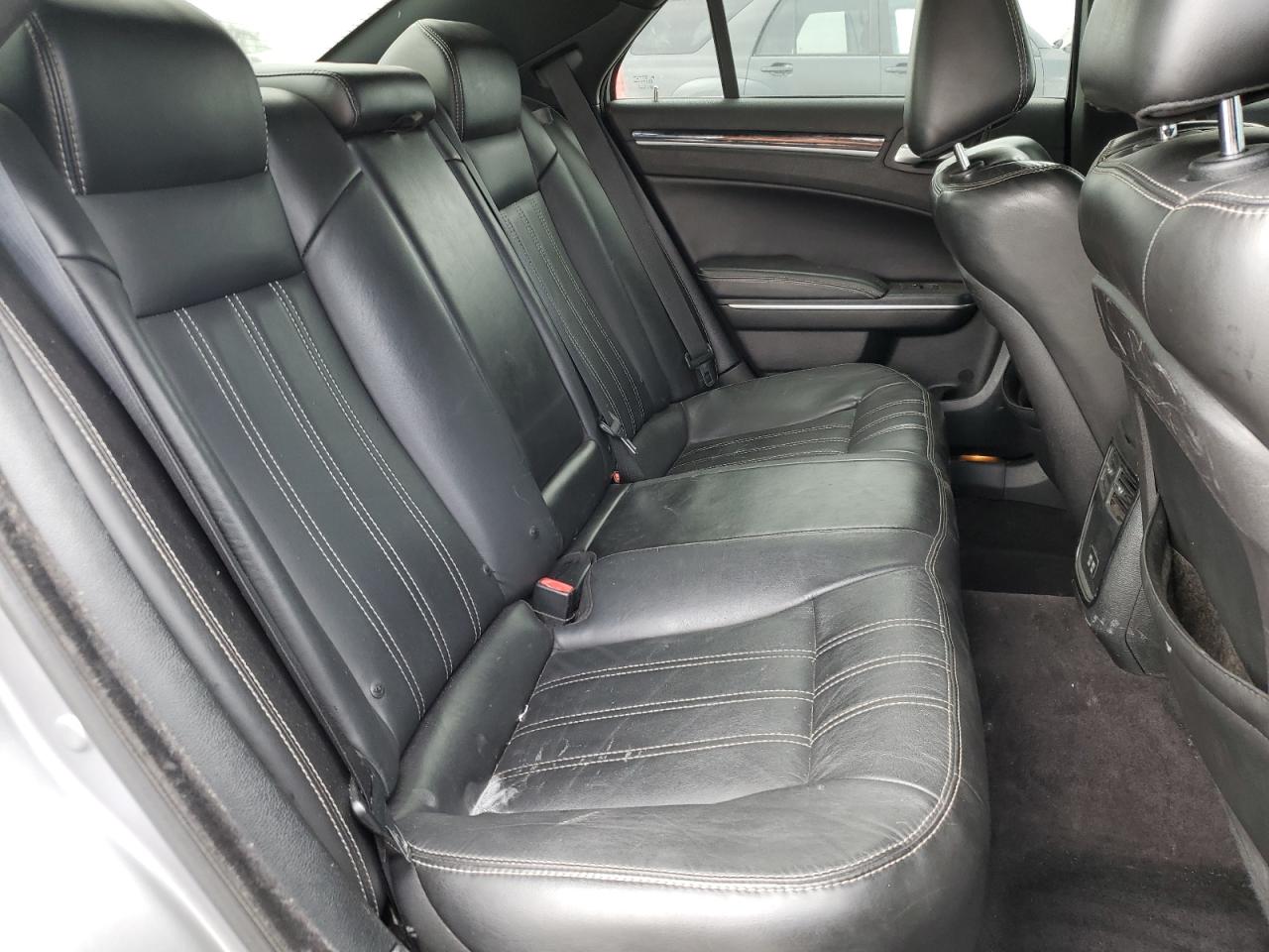 2018 Chrysler 300 - Image 10