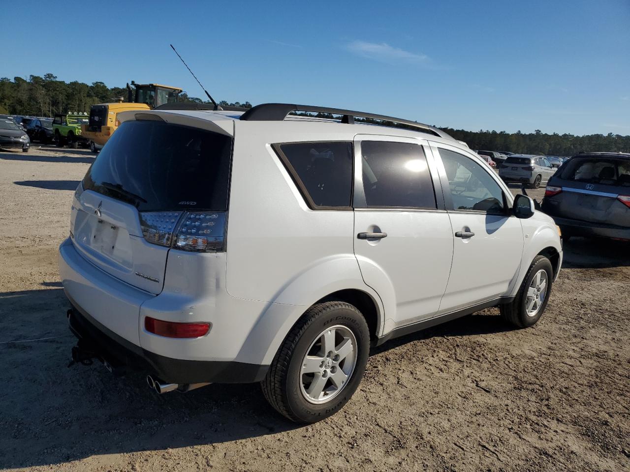 2007 Mitsubishi Outlander - Image 3