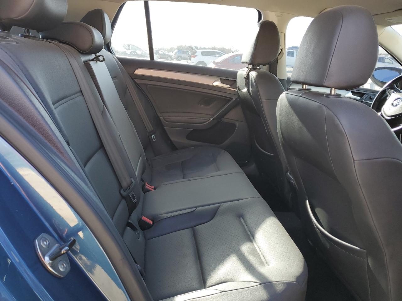 2015 Volkswagen Golf - Image 11