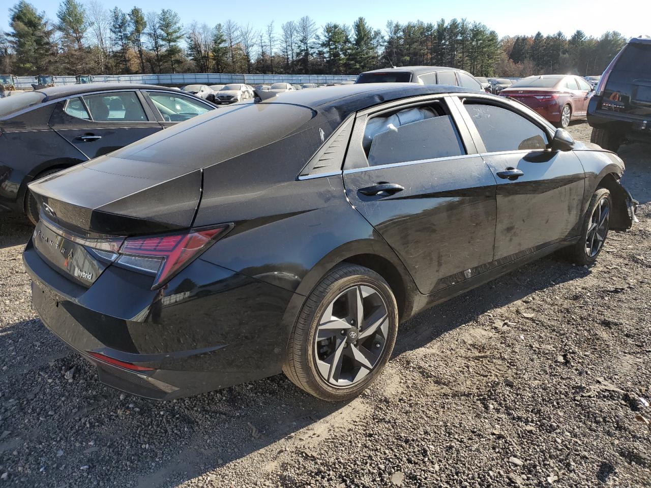 2022 Hyundai Elantra - Image 3