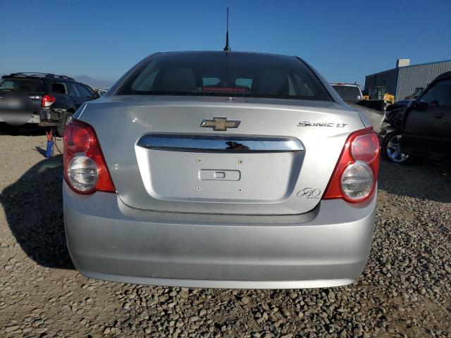 Sedans CHEVROLET SONIC 2012 Srebrny