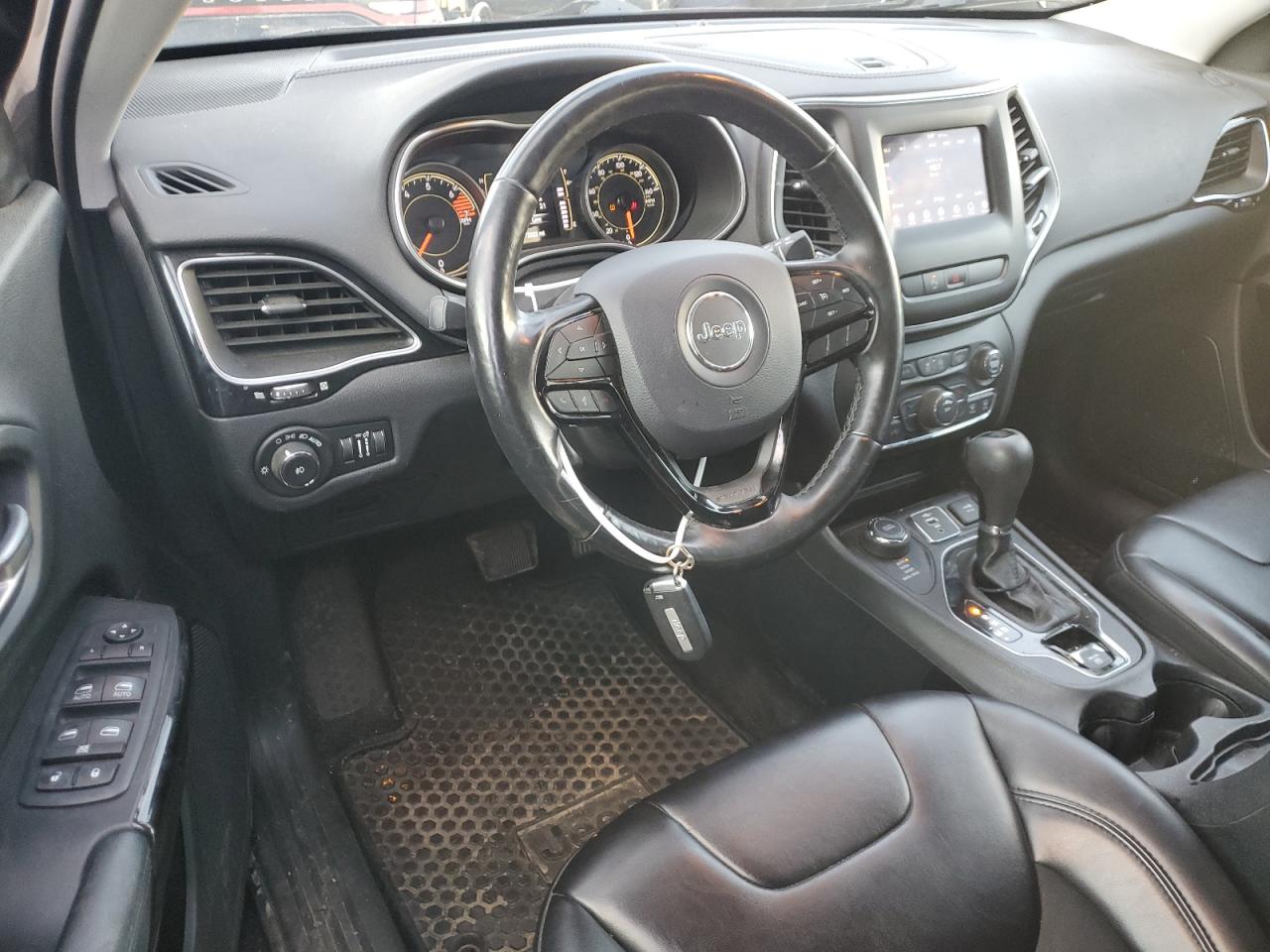 2020 Jeep Cherokee - Image 8