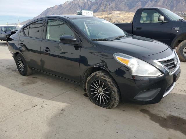 Sedans NISSAN VERSA 2016 Czarny