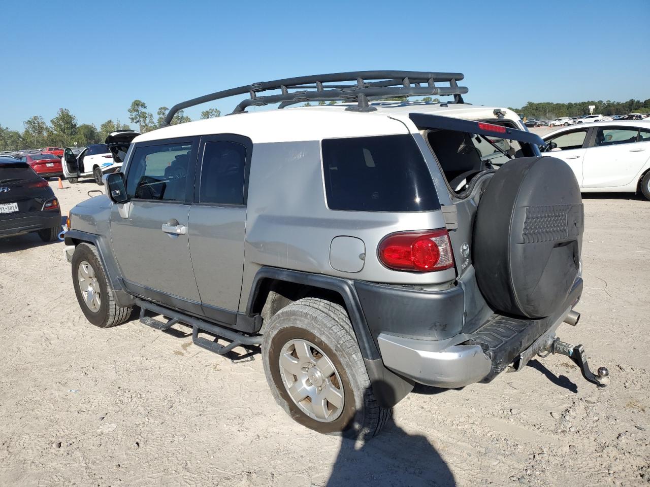 2010 Toyota FJ Cruiser - Image 2